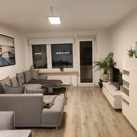Expoview - Across Fair Entrance, 80sqm, Citycenter 12min *