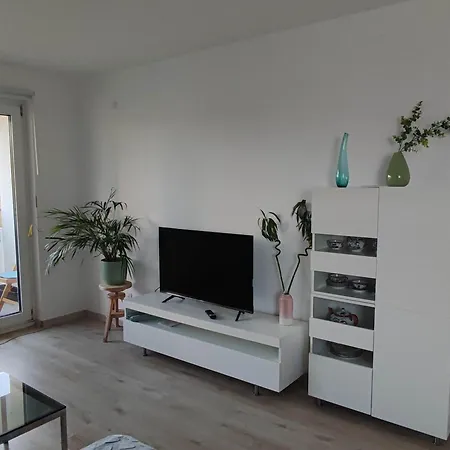 Expoview - Across Fair Entrance, 80sqm, Citycenter 12min Appartement *