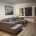 Expoview - Across Fair Entrance, 80sqm, Citycenter 12min Appartement *