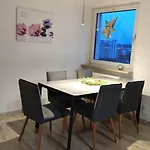 Appartement Expoview - Across Fair Entrance, 80sqm, Citycenter 12min *