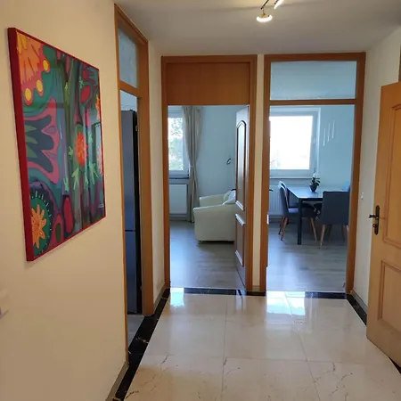Daire Expoview - Across Fair Entrance, 80sqm, Citycenter 12min Nürnberg